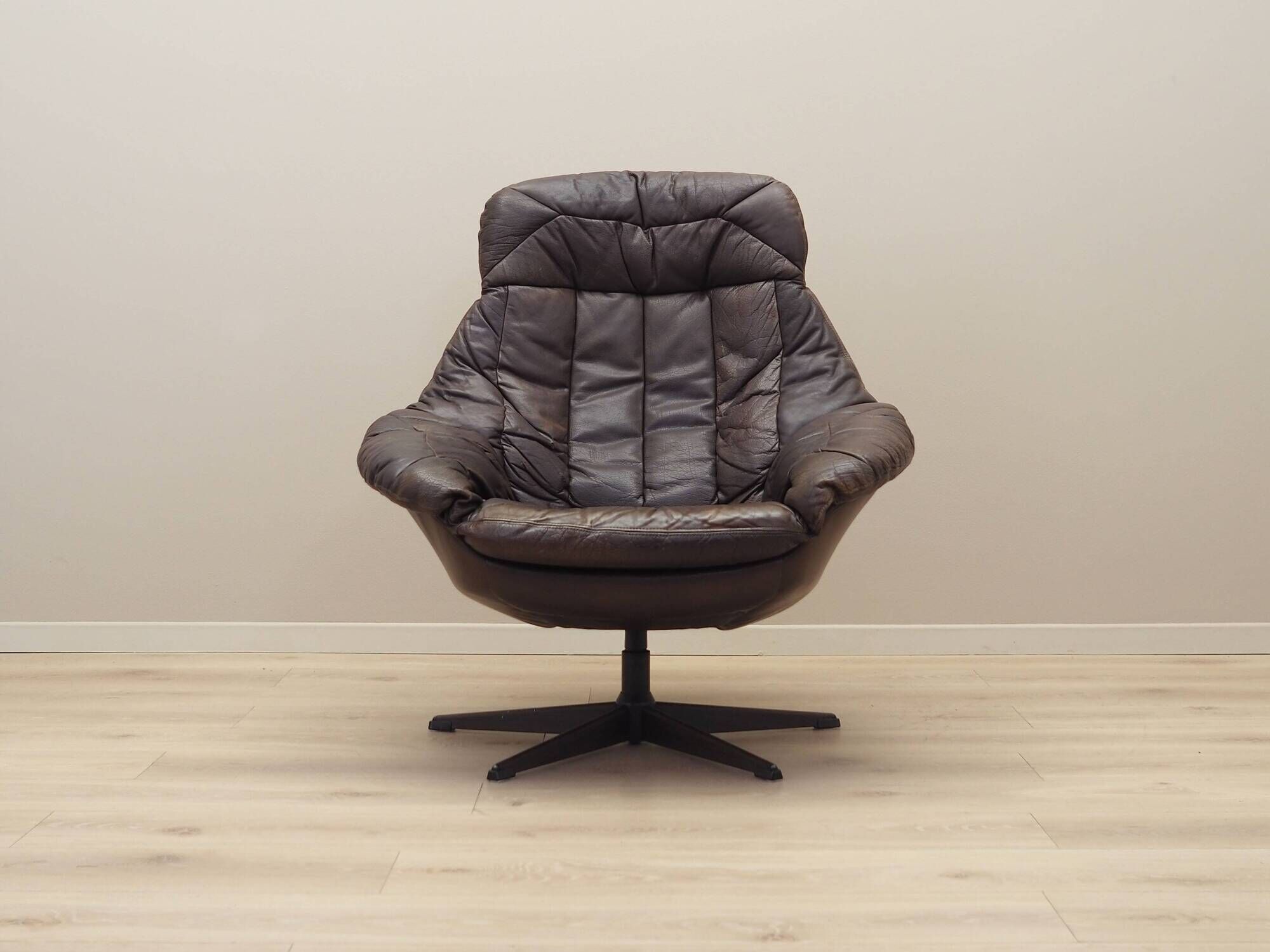Leather swivel armchair, Danish design, 1960s, designer: H.W. Klein, manufacture: Bramin