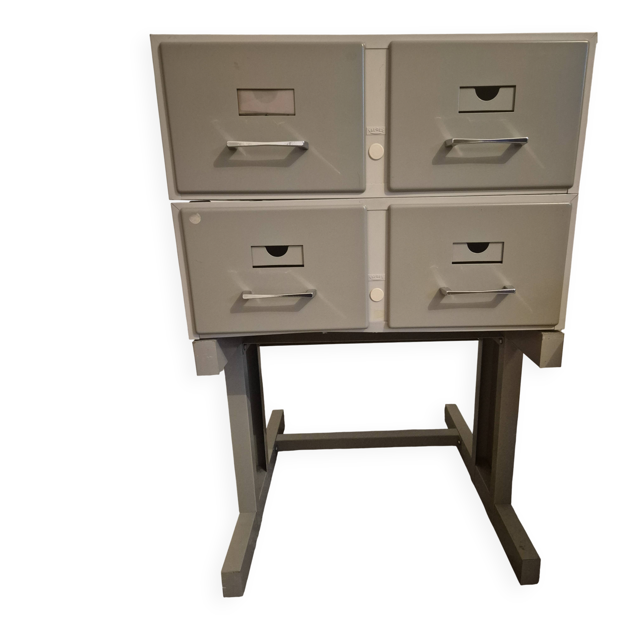 Metal storage