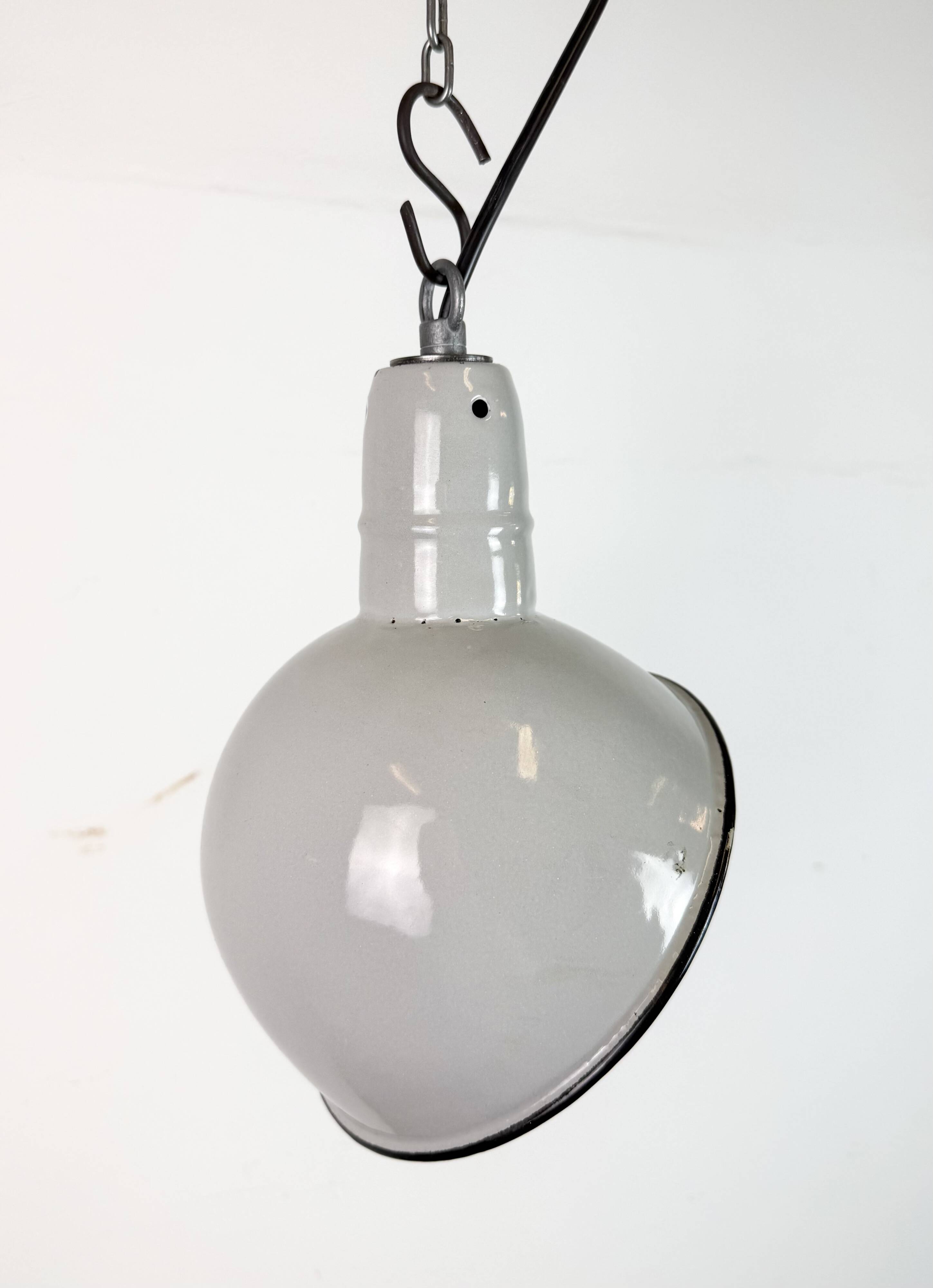 Suspension industrielle en émail gris, années 1960