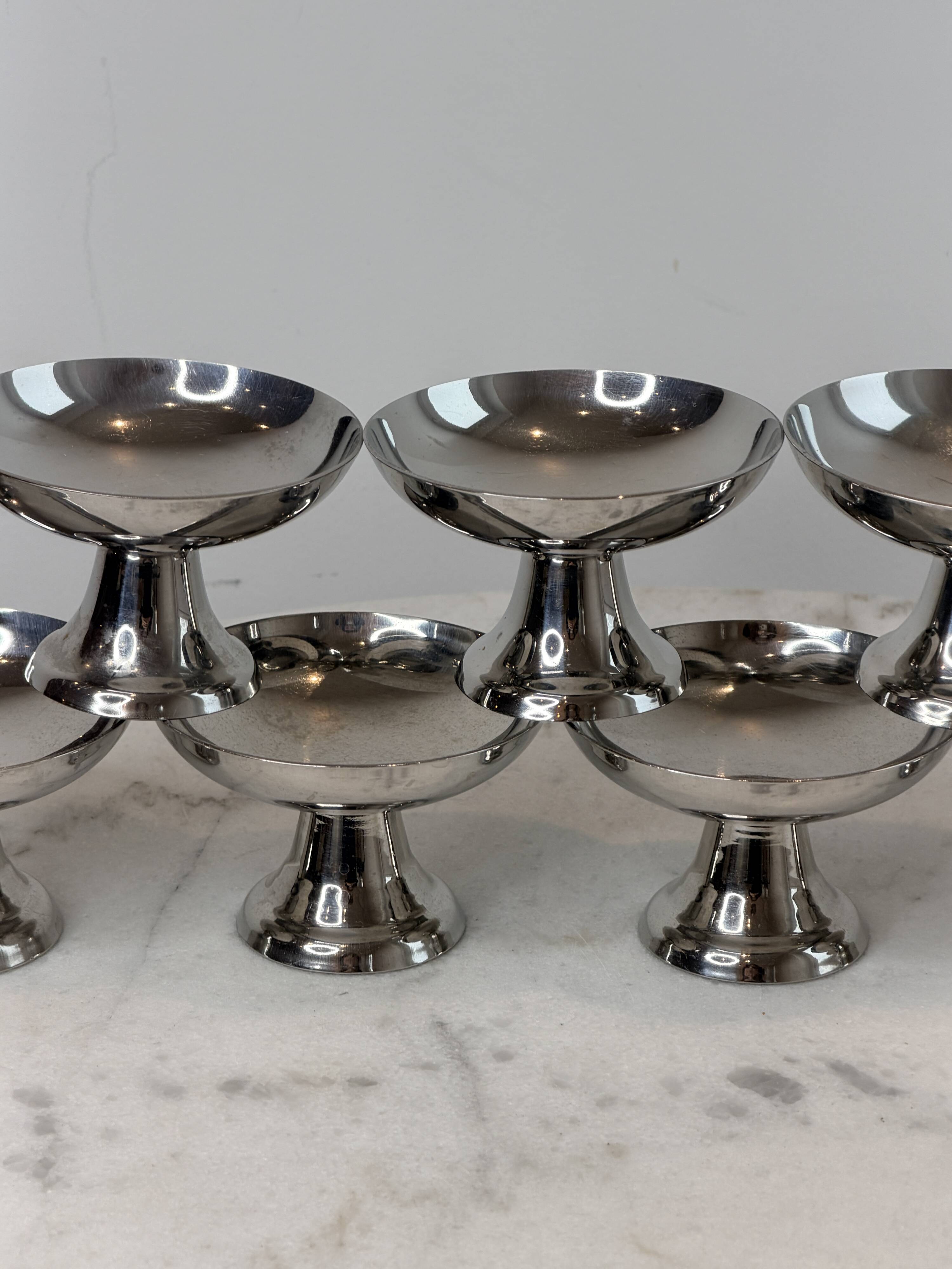 Set of 9 stainless steel bowls