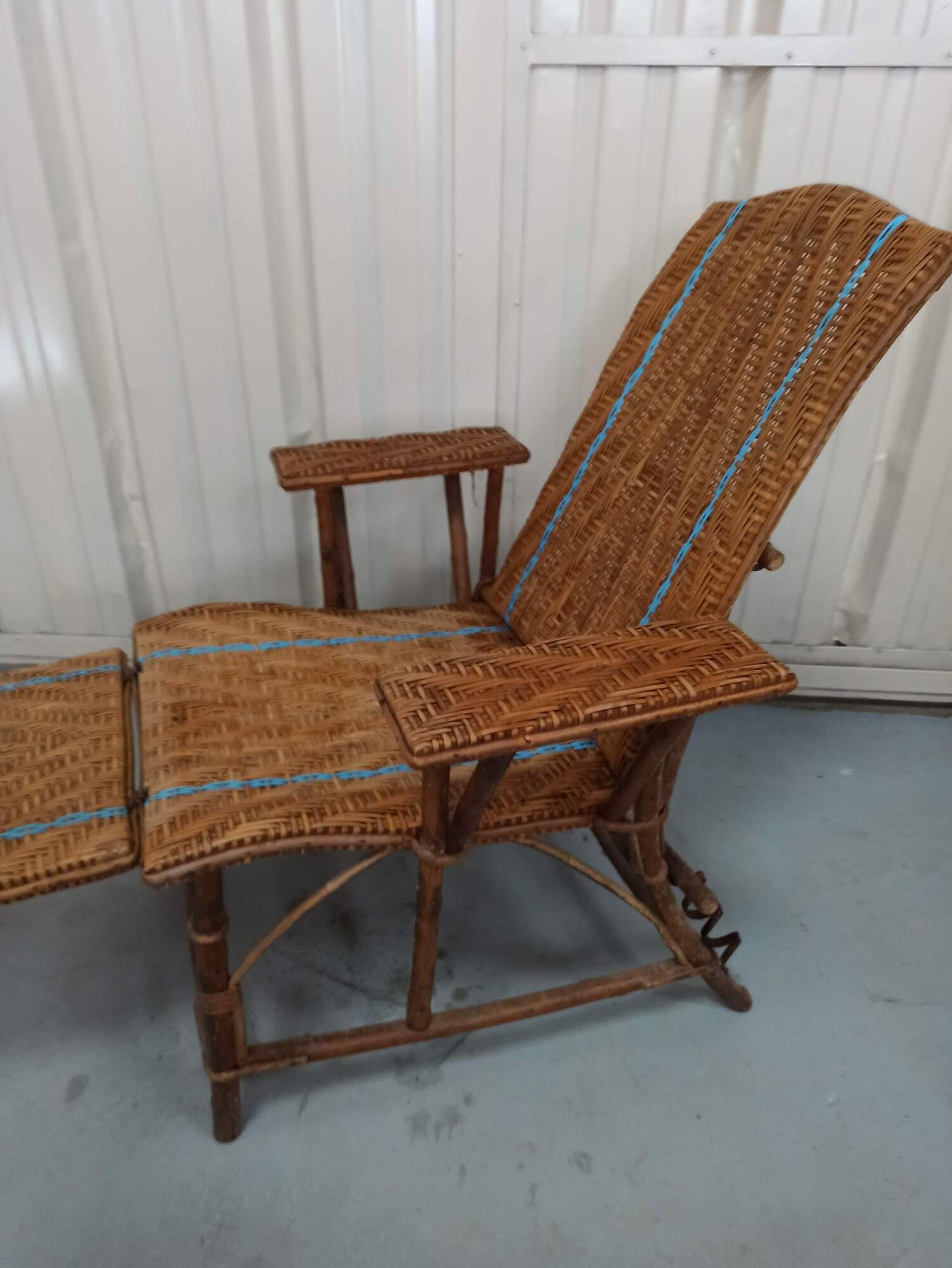 Armchair Sunbathing in wicker rattan wood lounger blue features
