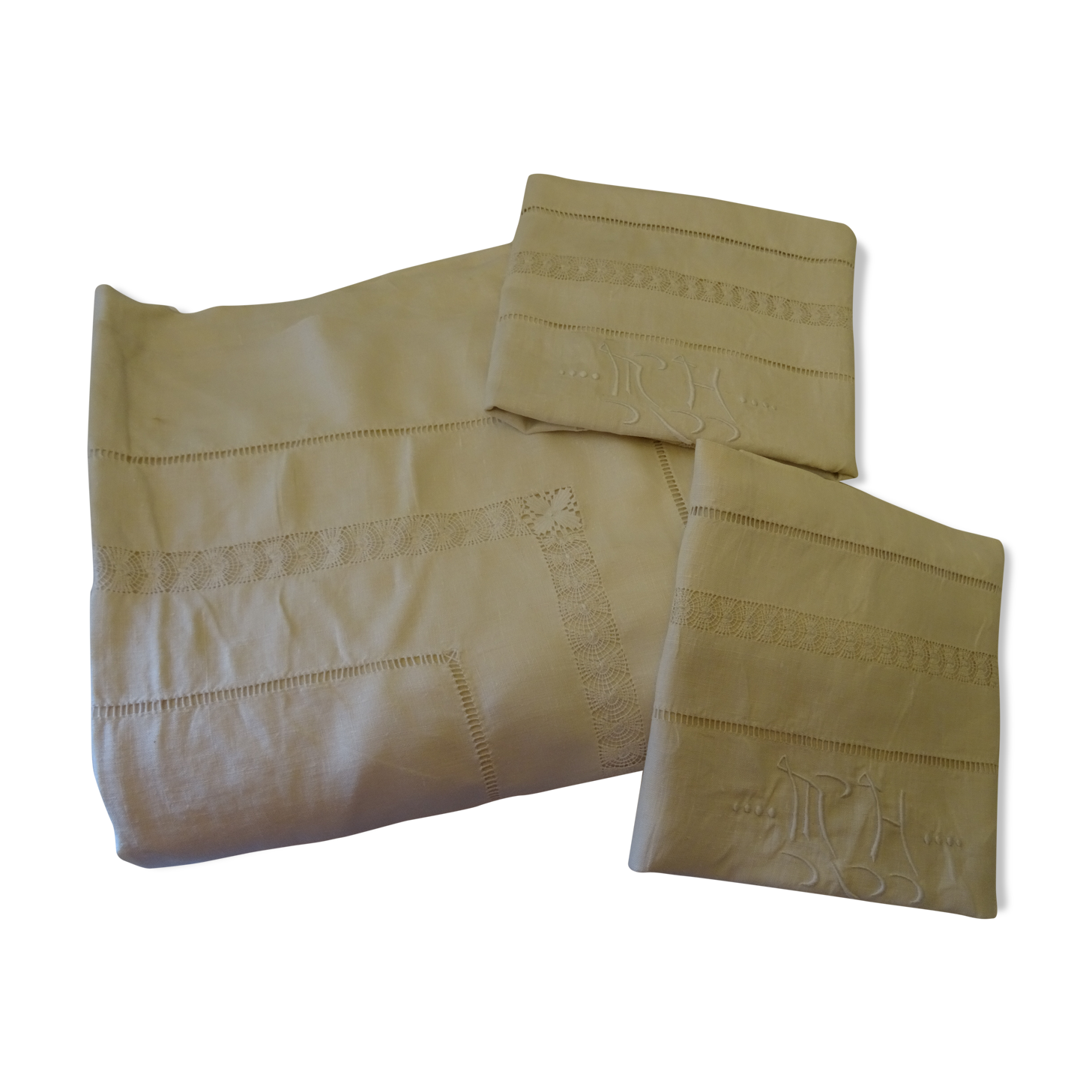 Monogrammed assorted sheet and pilet set