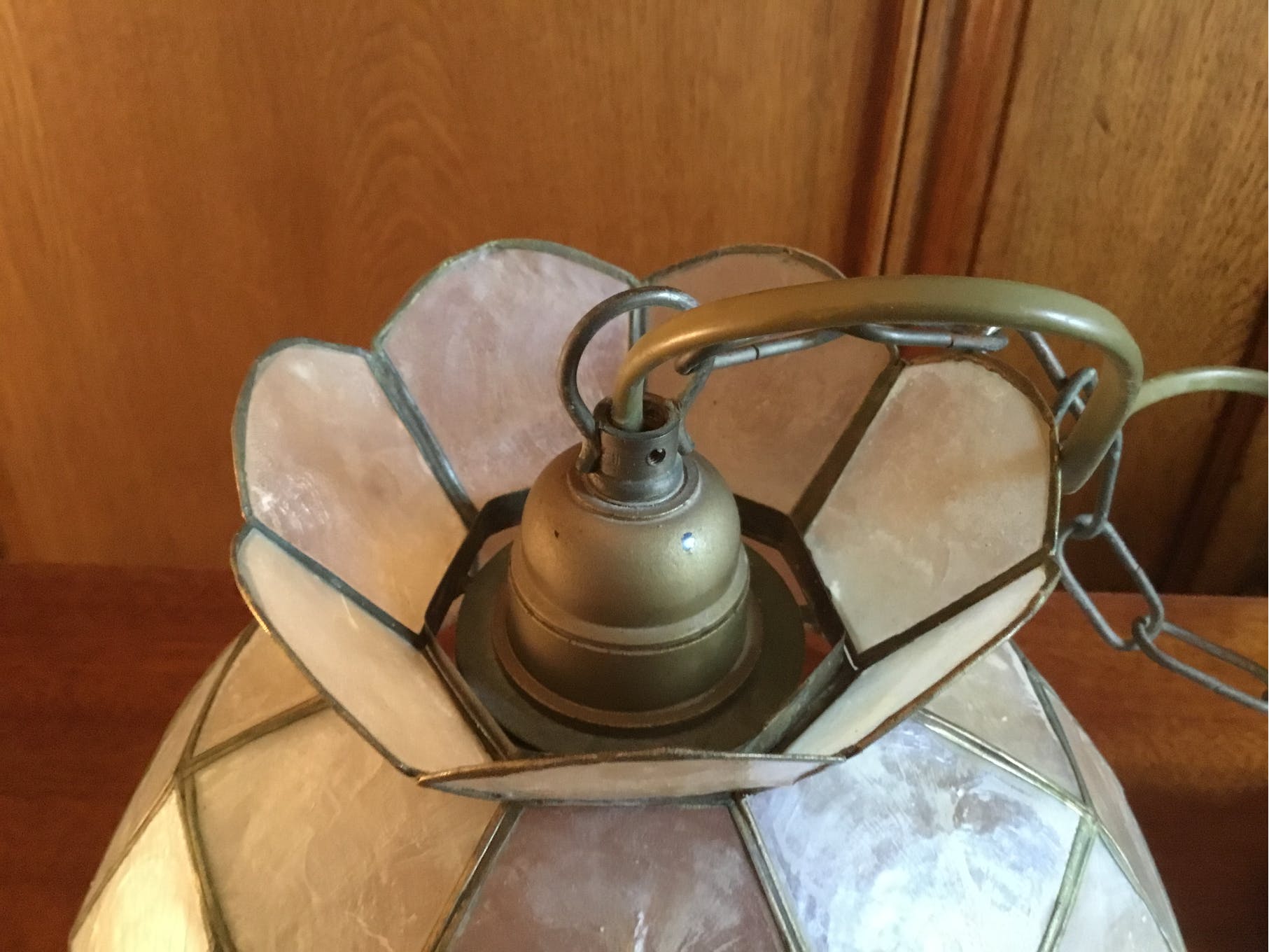Vintage mother-of-pearl suspension