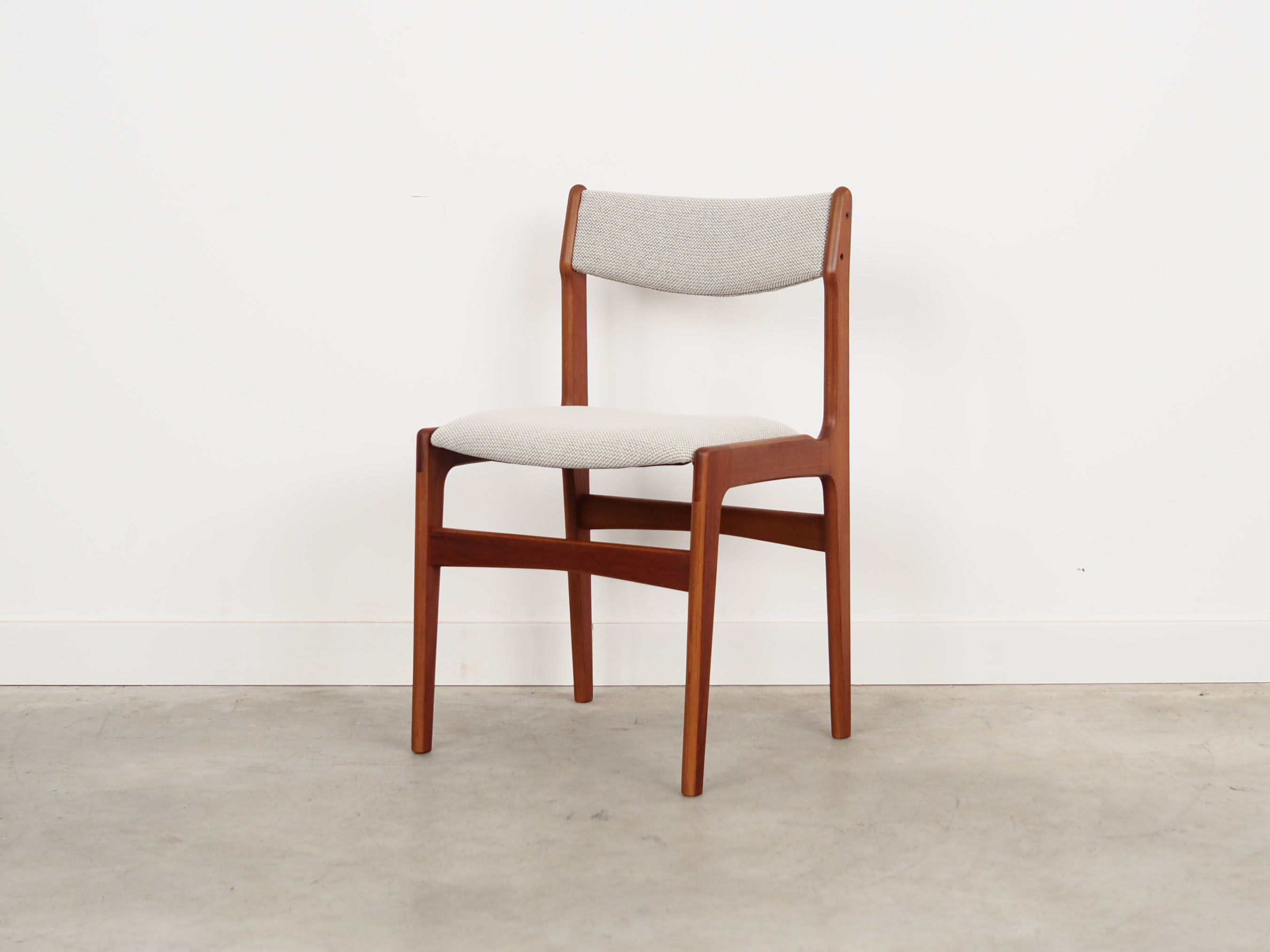 Ensemble de quatre chaises en teck, design danois, années 1970, production: Danemark