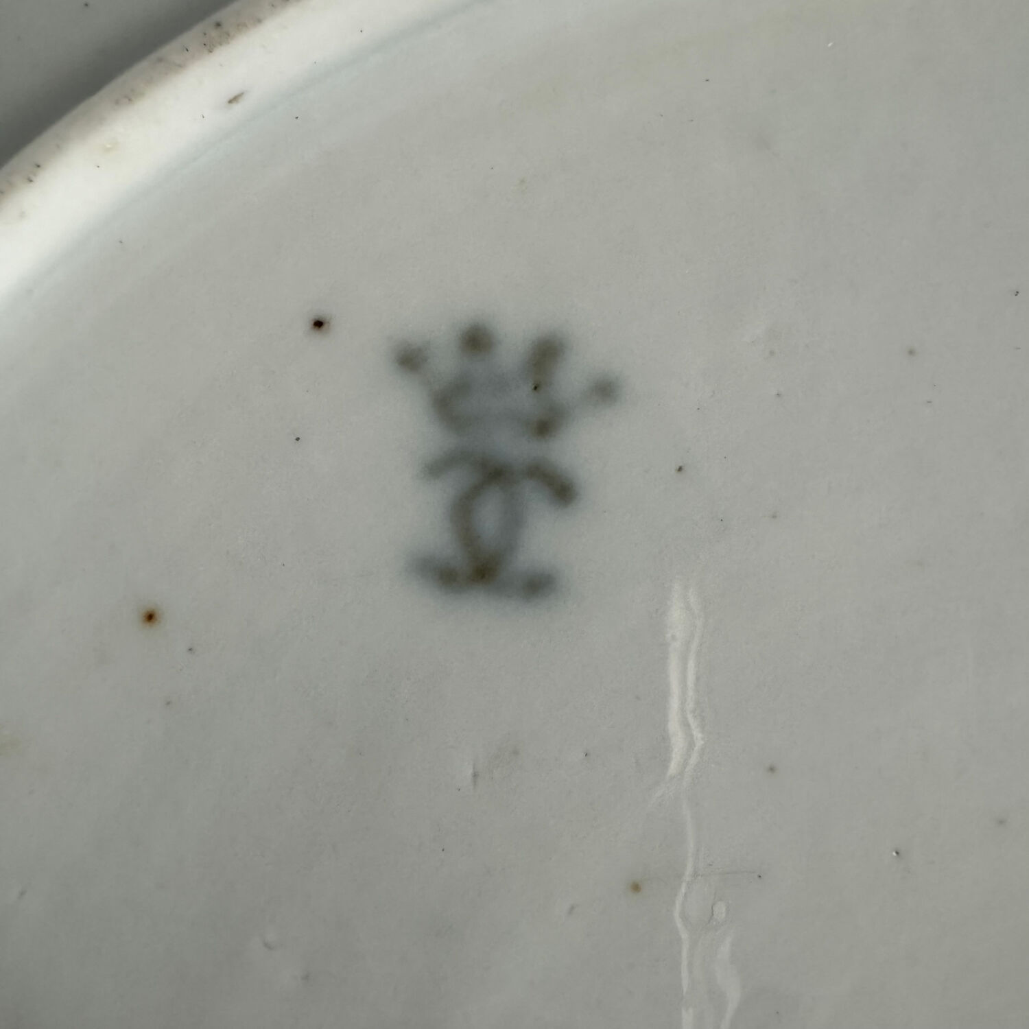 Niderviller porcelain plate | decorated with small roses in the