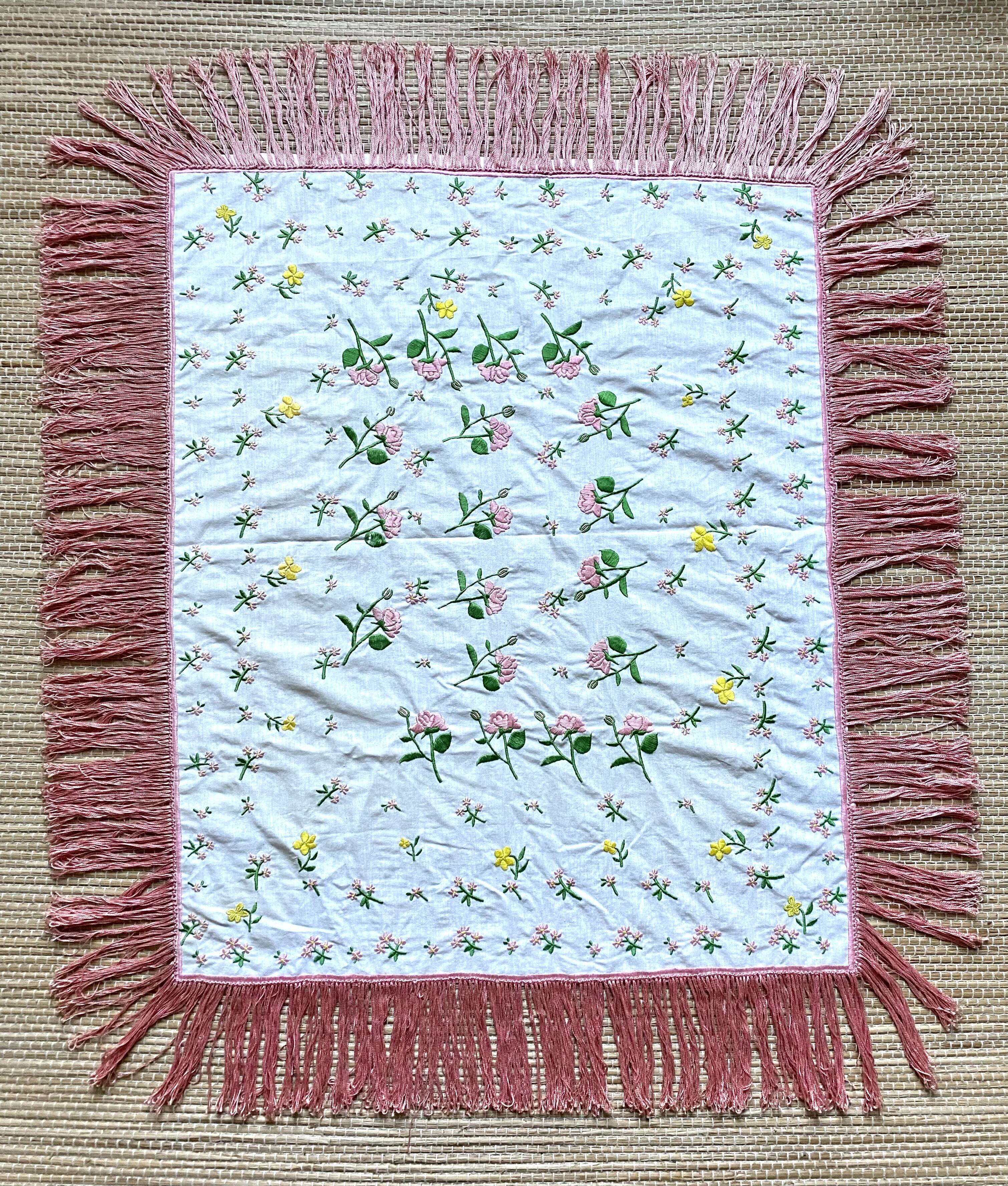 Nappe ancienne brodée 89 x102 cm
