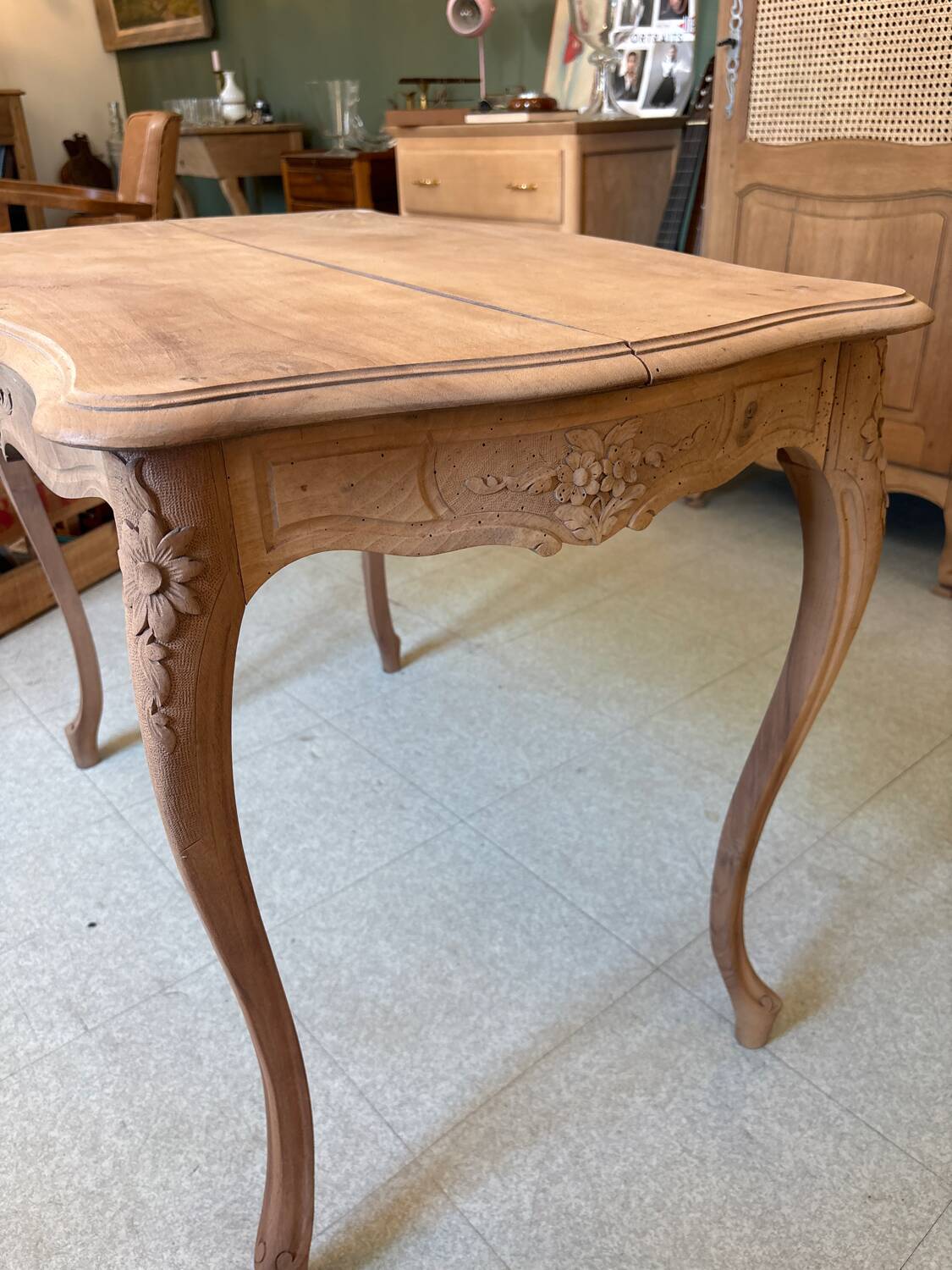 Louis XV sandblasted table style