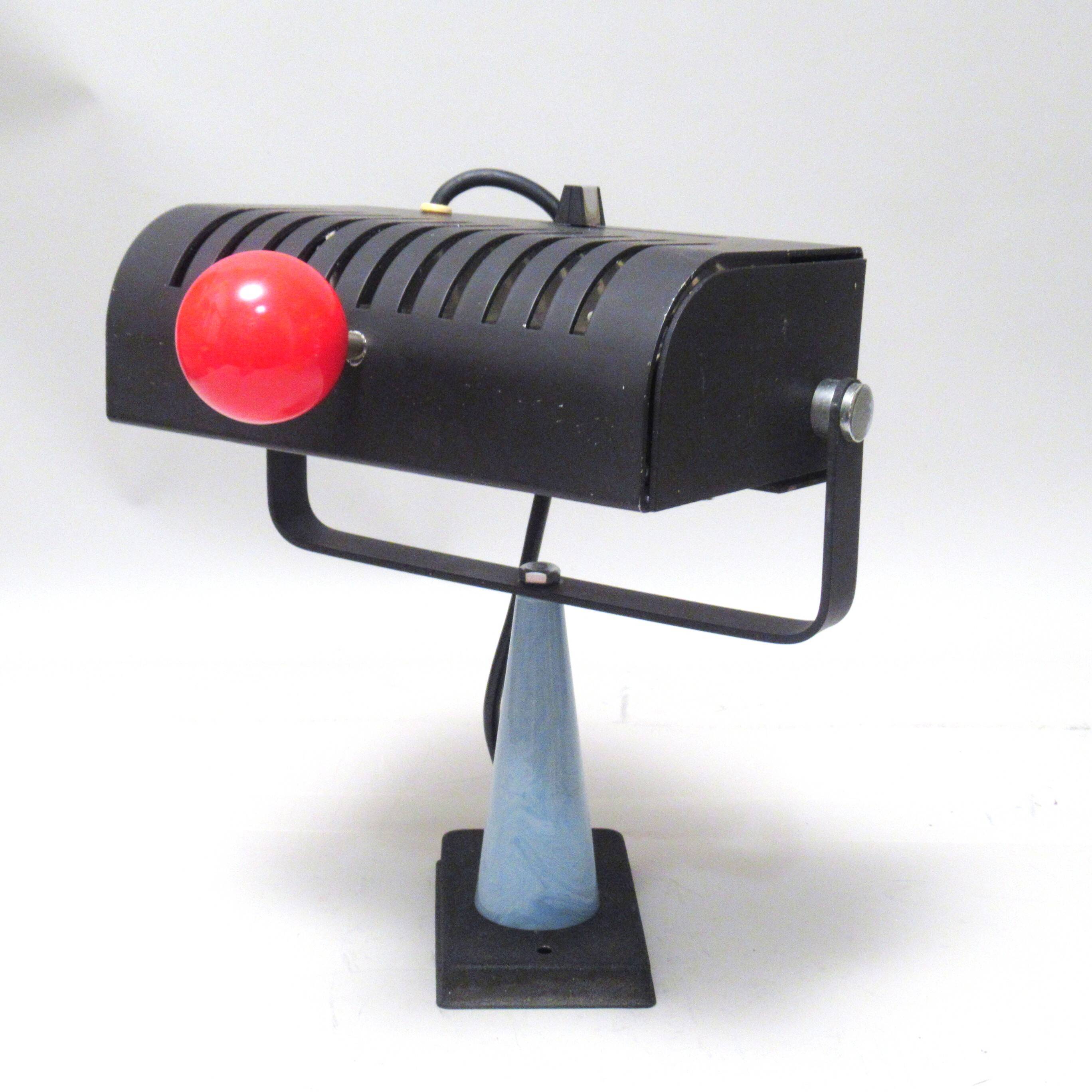 Italian post-modern wall light from the 1980s.