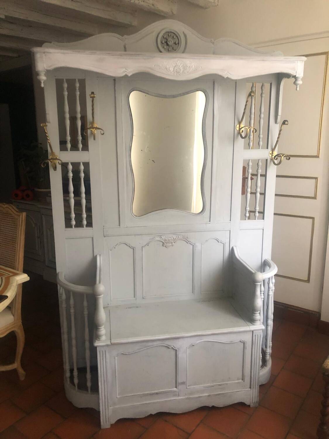 Magnificent mirrored bench-chest cloakroom