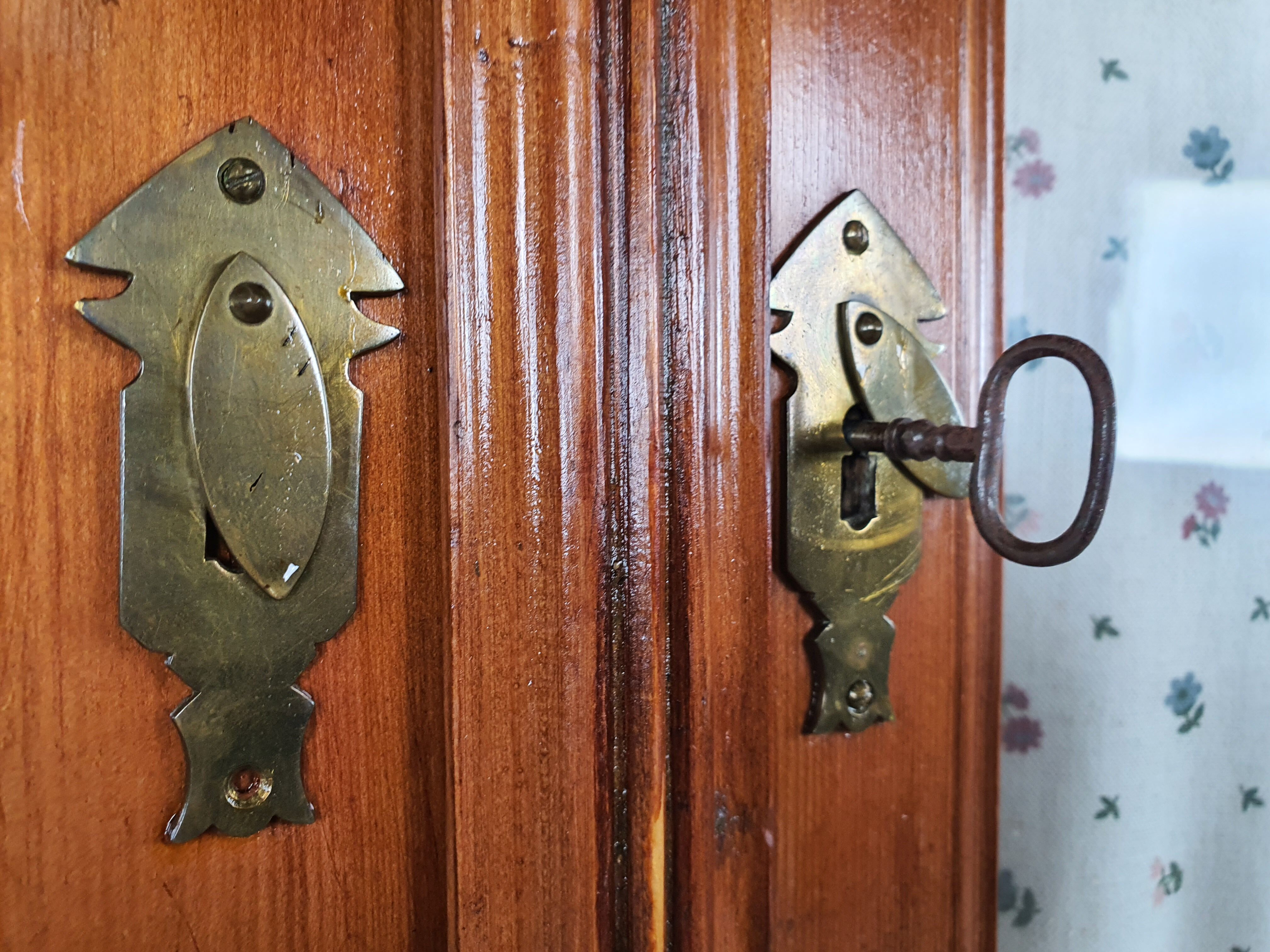 Rustic Wardrobe in Fir with Curtains