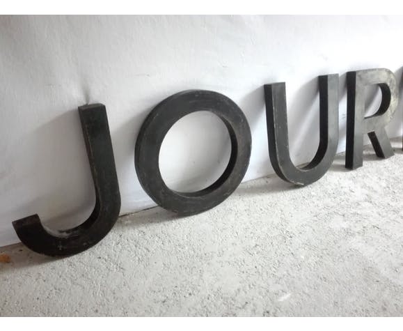 Signs Vintage Metal Newspapers