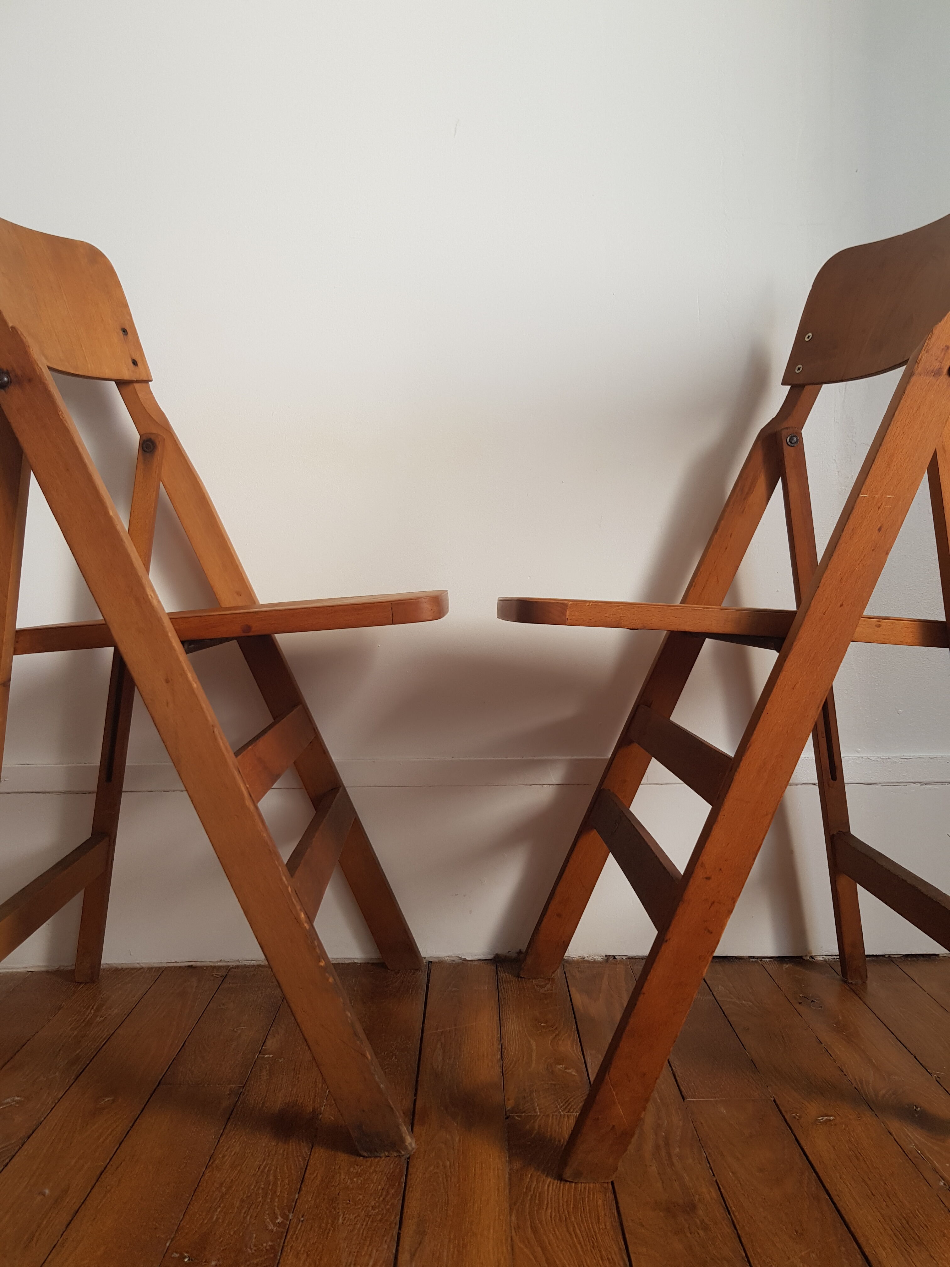 Folding baumann chair