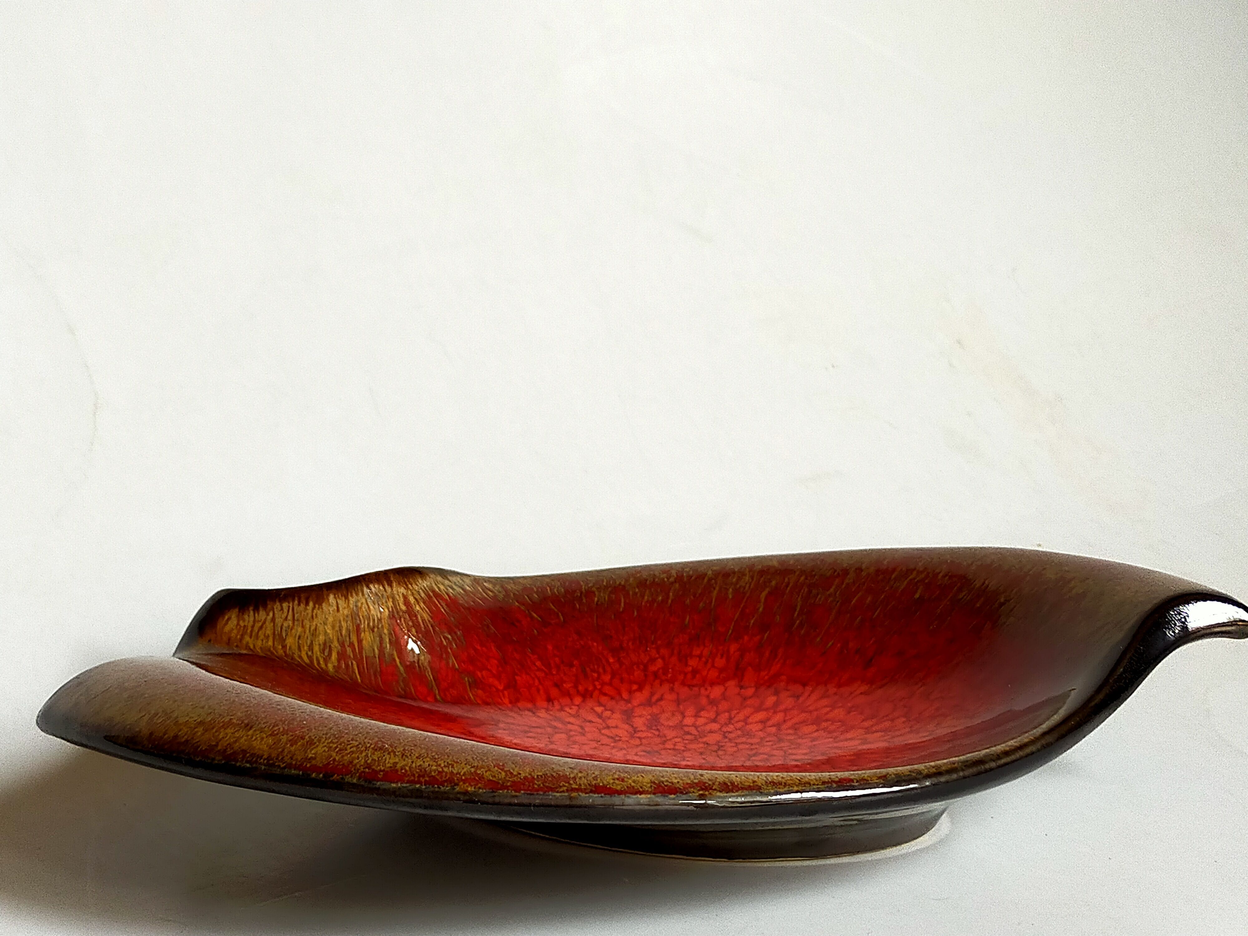 Free-form vacuum-pockets metal enamel French