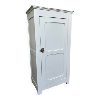 Armoire parisienne vintage blanche