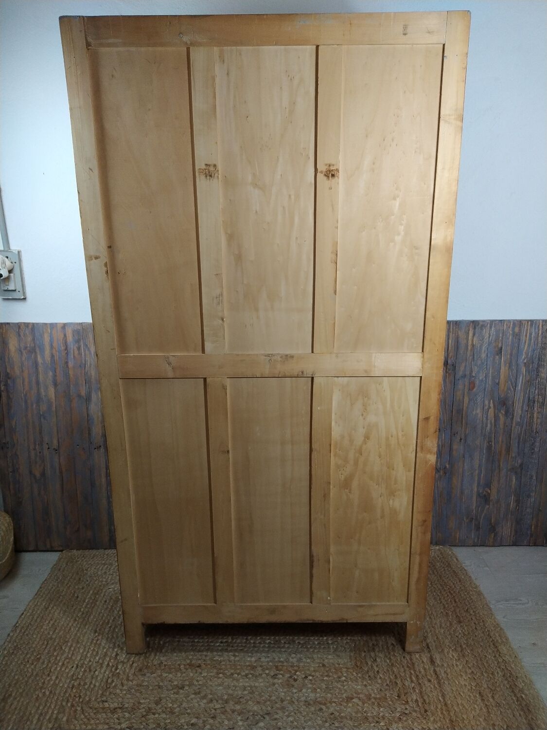 Armoire parisienne