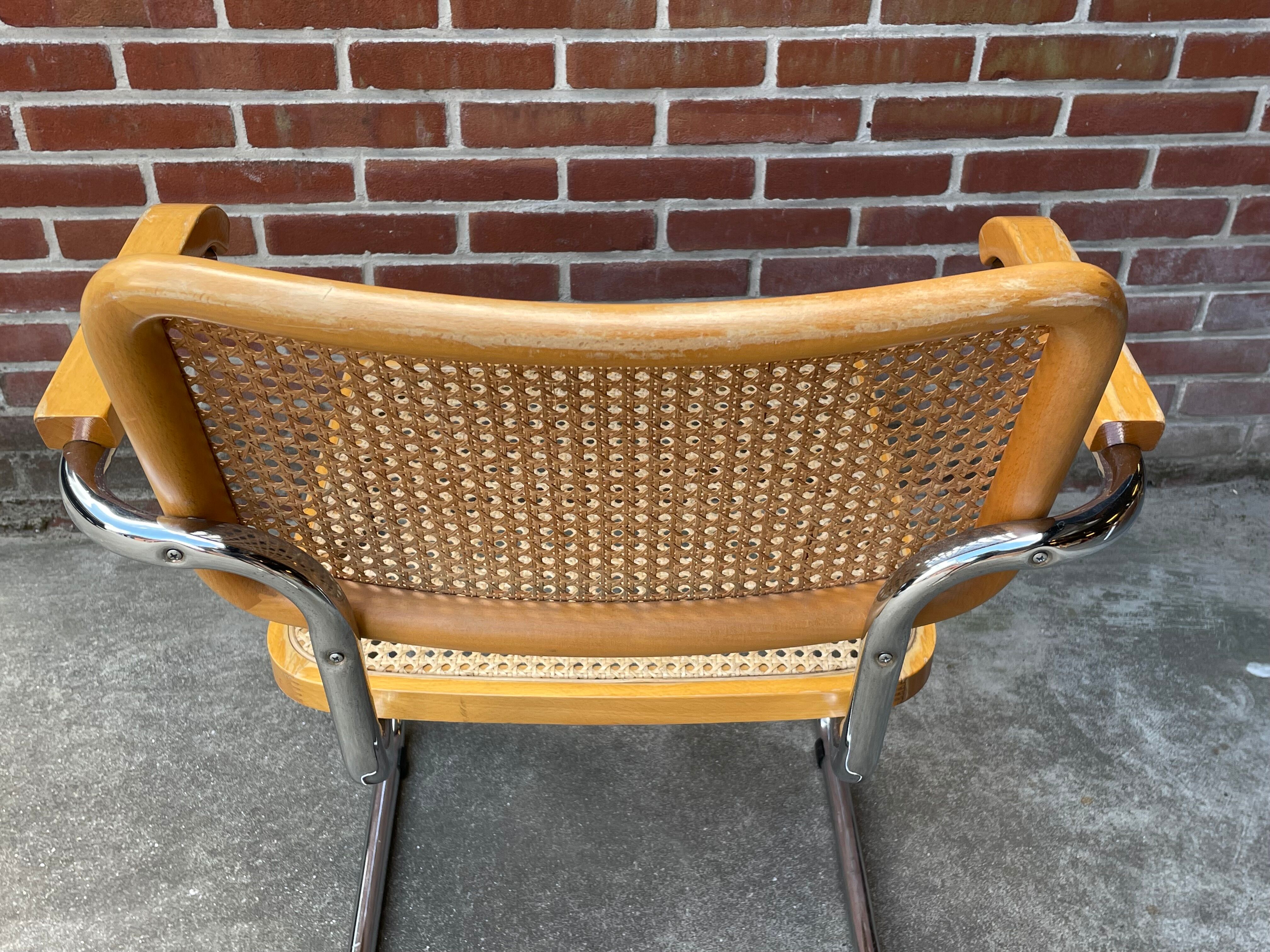 Cesca chair B64 with armrests by Marcel Breuer Design