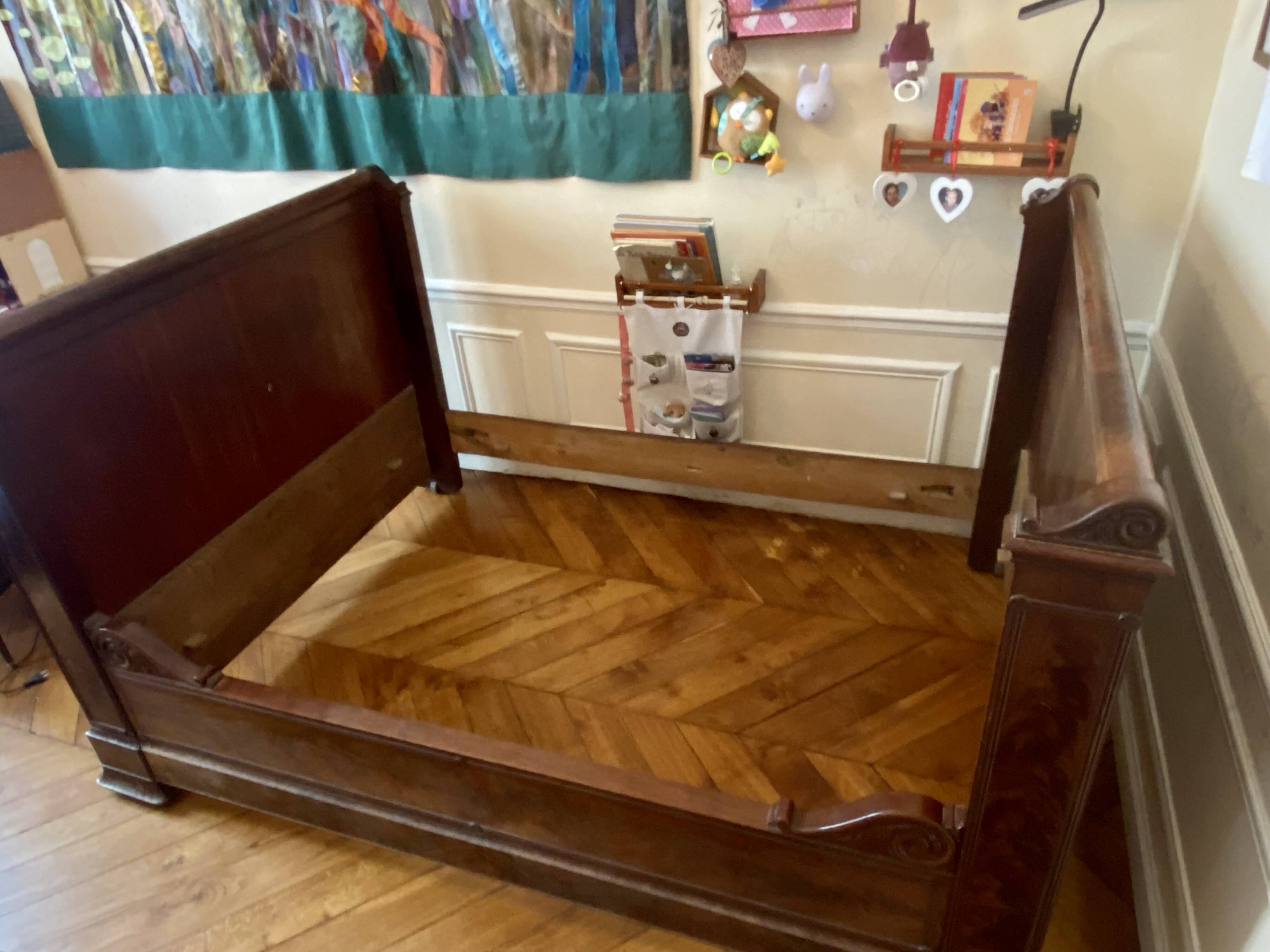 Old wooden bed 120 cm