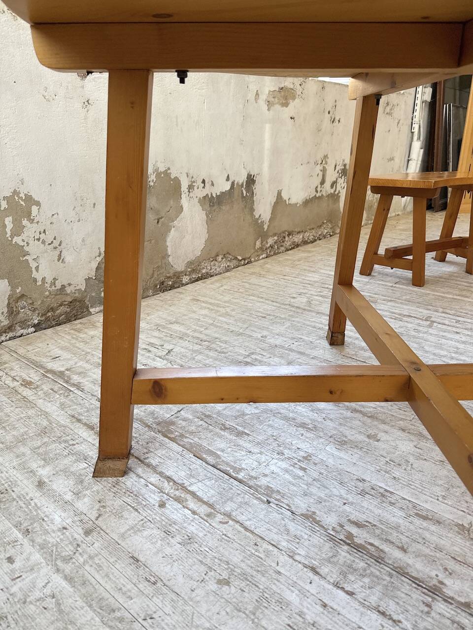 Set of round table and 4 rounded benches, 1950