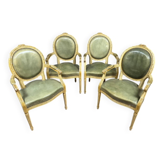 série de 4 Fauteuils Cabriolets Louis XVI à dossiers médaillon