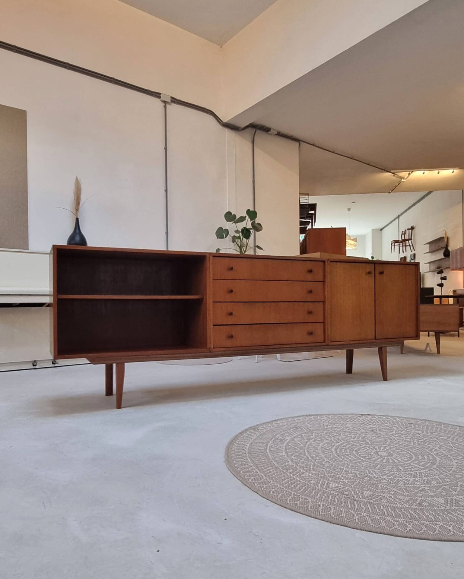 Buffet du milieu du siècle