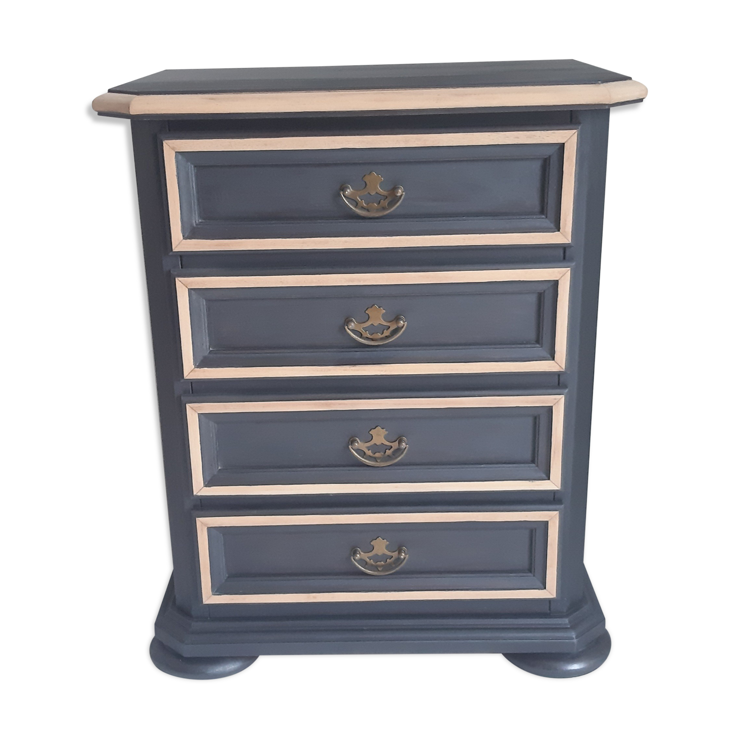 Extra chest of drawers