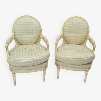 Paire de fauteuils médaillon style Louis XVI  par peter dudgeon