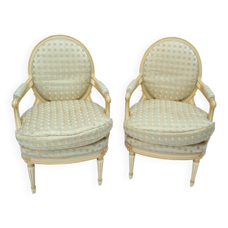 Paire de fauteuils médaillon style Louis XVI  par peter dudgeon