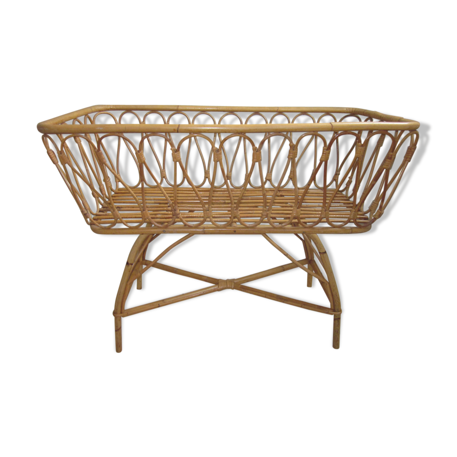 Baby vintage rattan bed