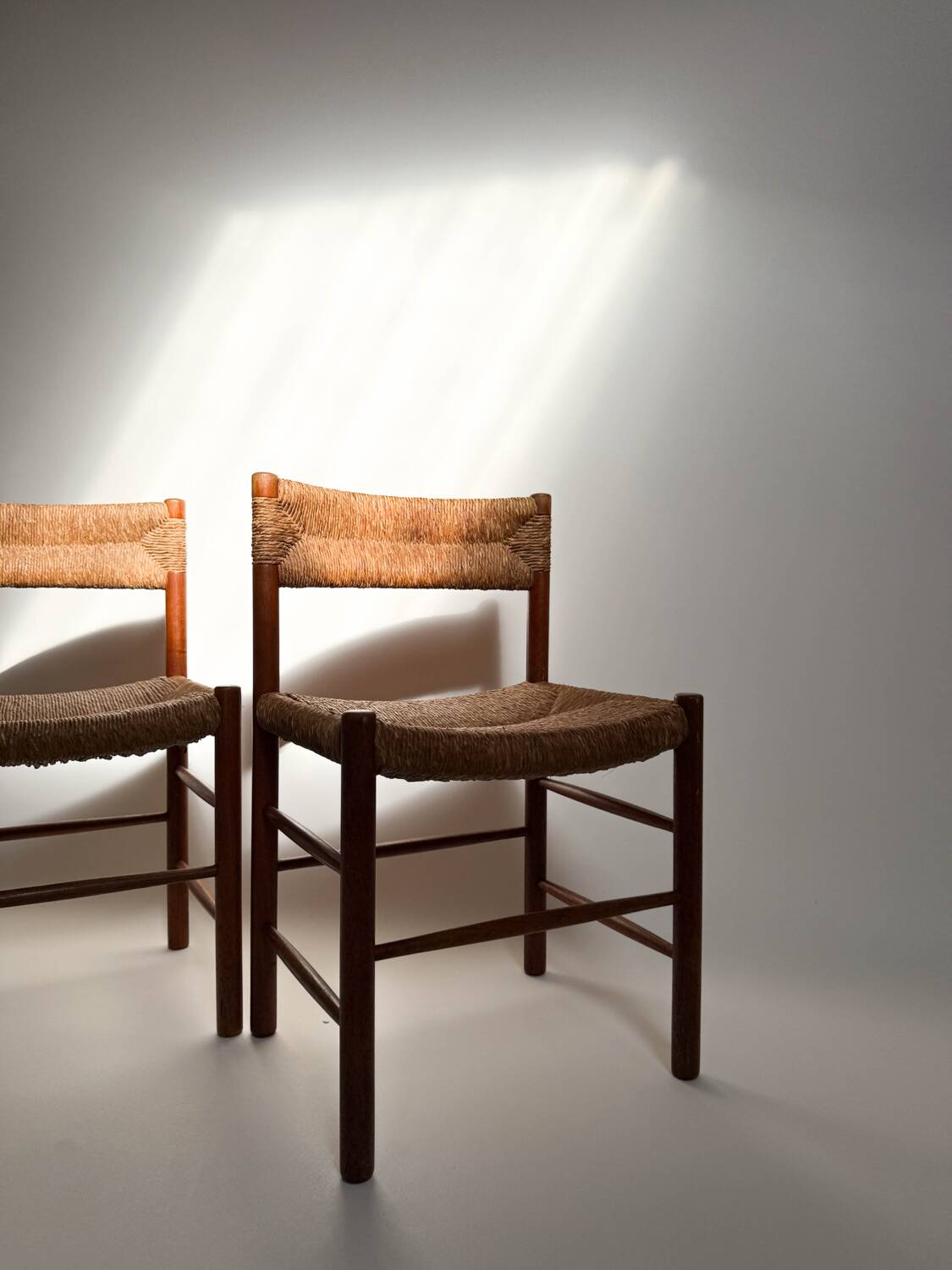 Lot de 5 chaises Charlotte Perriand modèle Dordogne