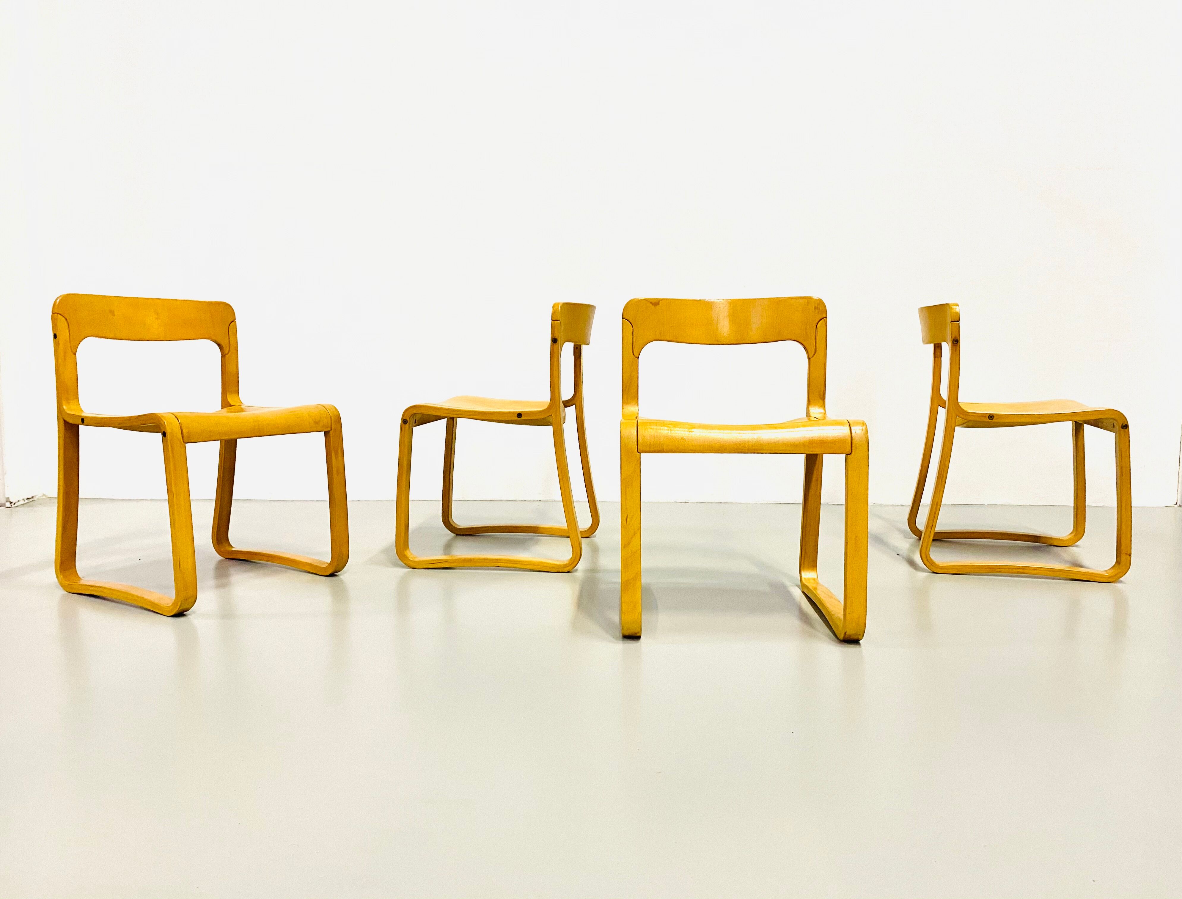 Lot de 4 chaises traîneau italiennes d'époque en hêtre contreplaqué moulé