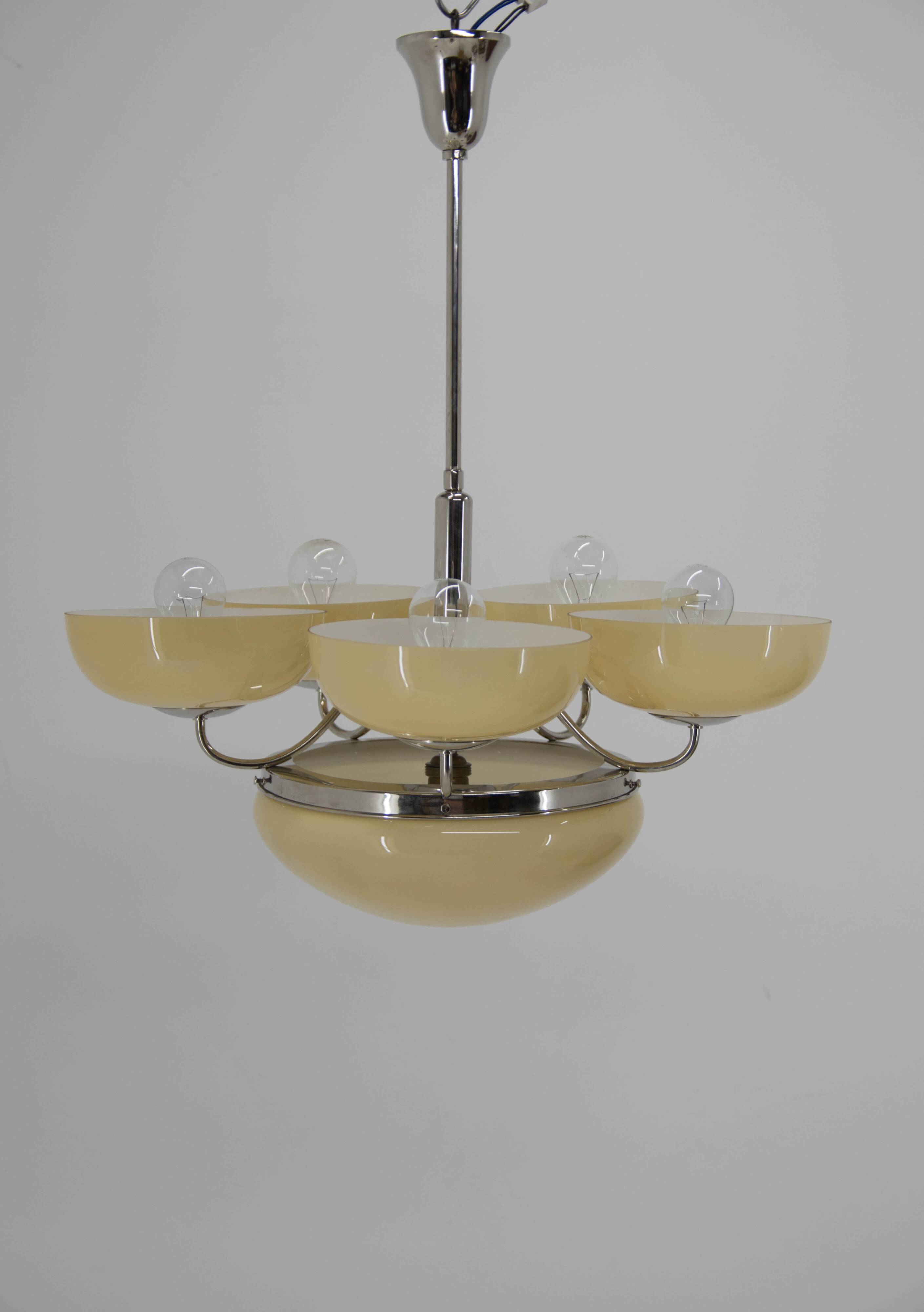 Large Art Deco Chandelier in Excellent Condition, 1930s