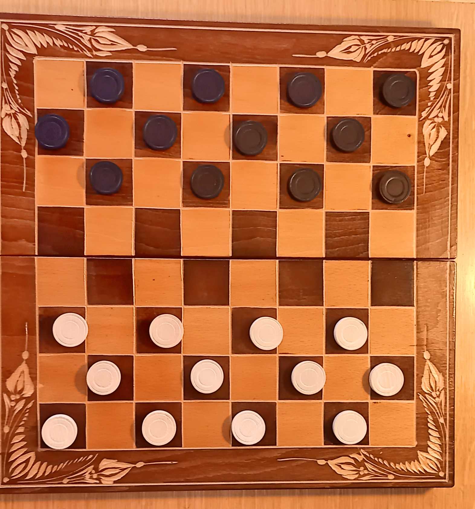 Chess/backgammon/checkers set