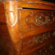 Commode dite "Tombeau" époque Régence de la fin du XVII siècle en merisier massif