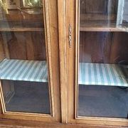 Display cabinet with 2 doors in walnut with bevelled glass from the 19th century.