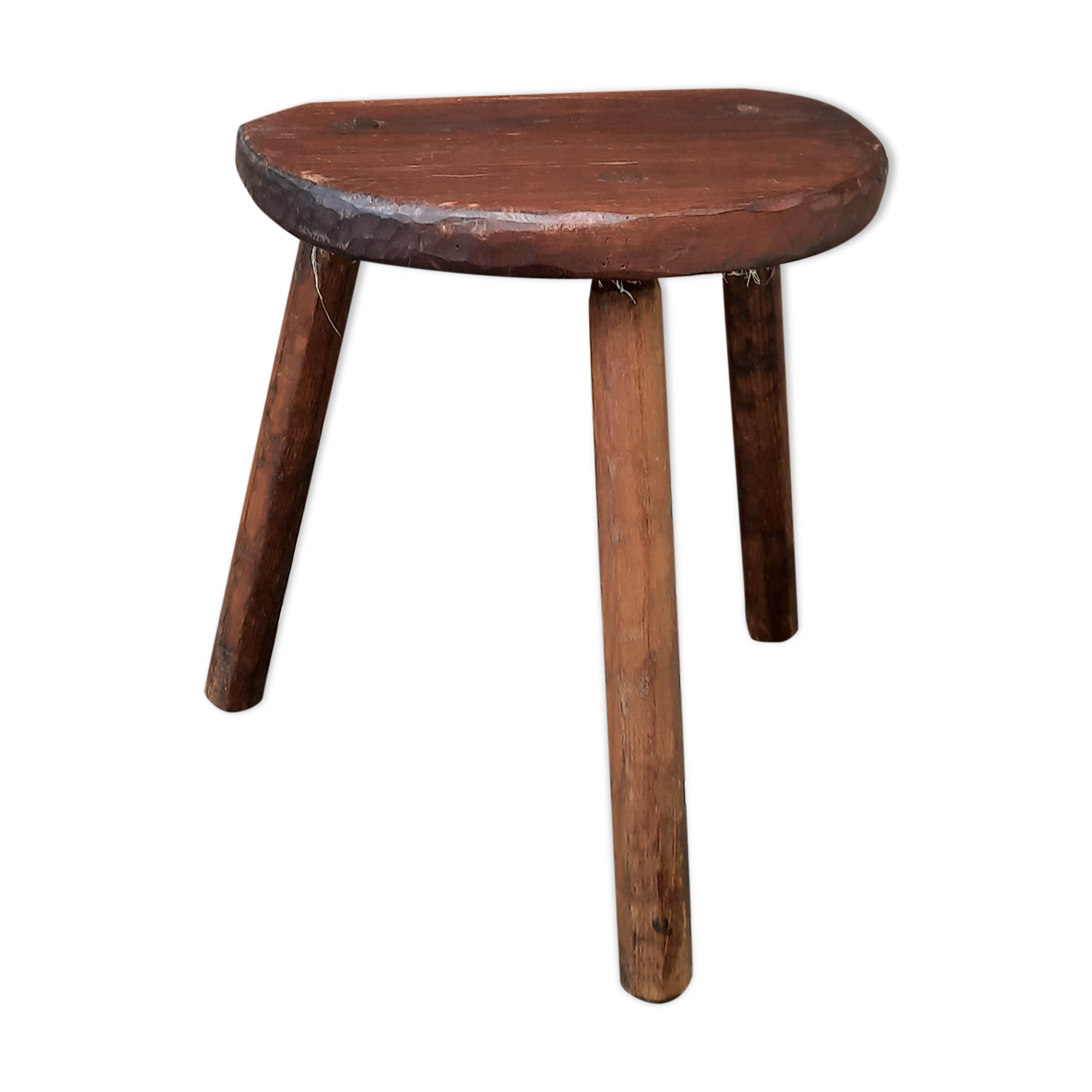 Tabouret tripode en bois brut