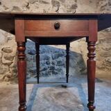 Antique English drop-leaf table in mahogany, late 19th century.