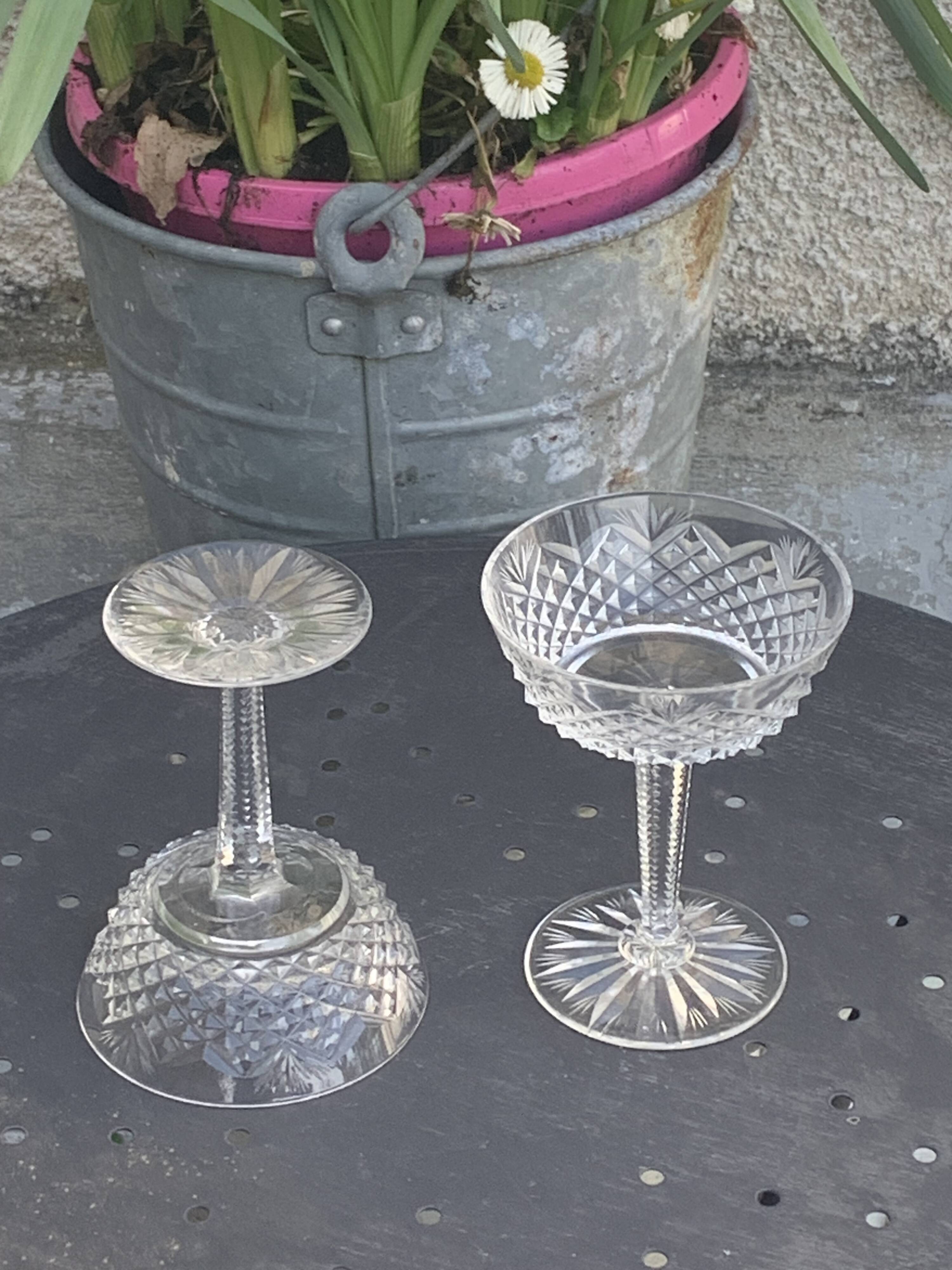 6 champagne glasses in glass and transparent crystal, antique chiseled