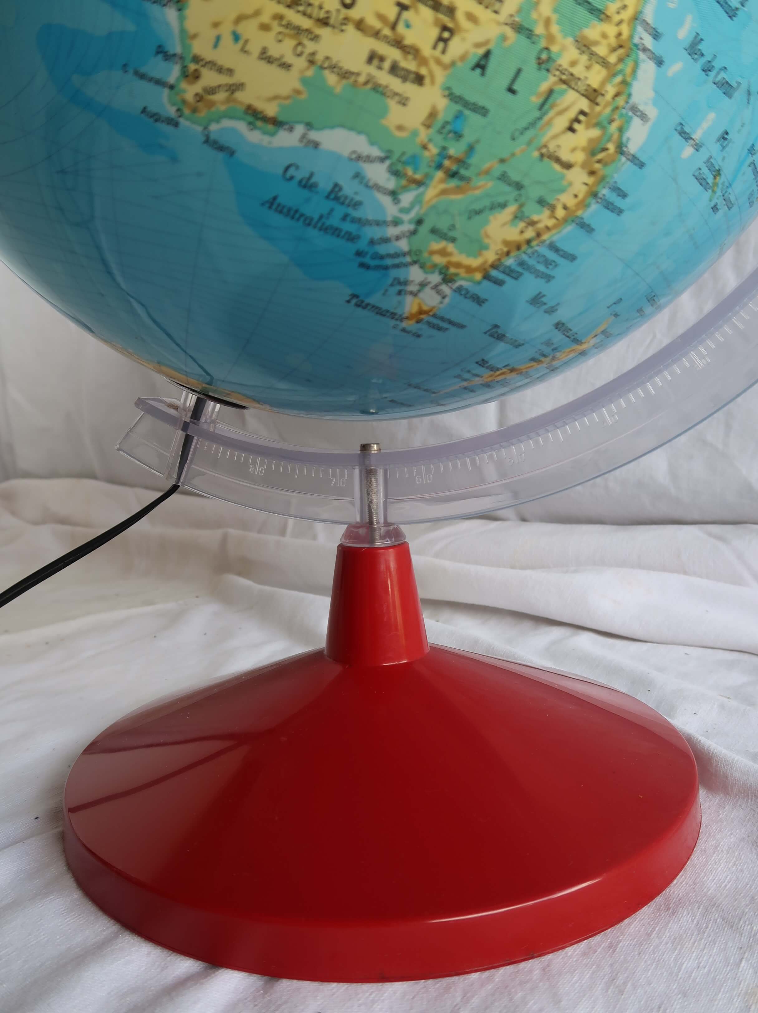 Luminous terrestrial globe