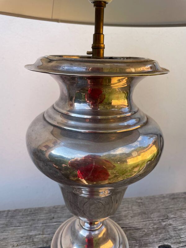 Grande lampe en métal argenté balustre classique o