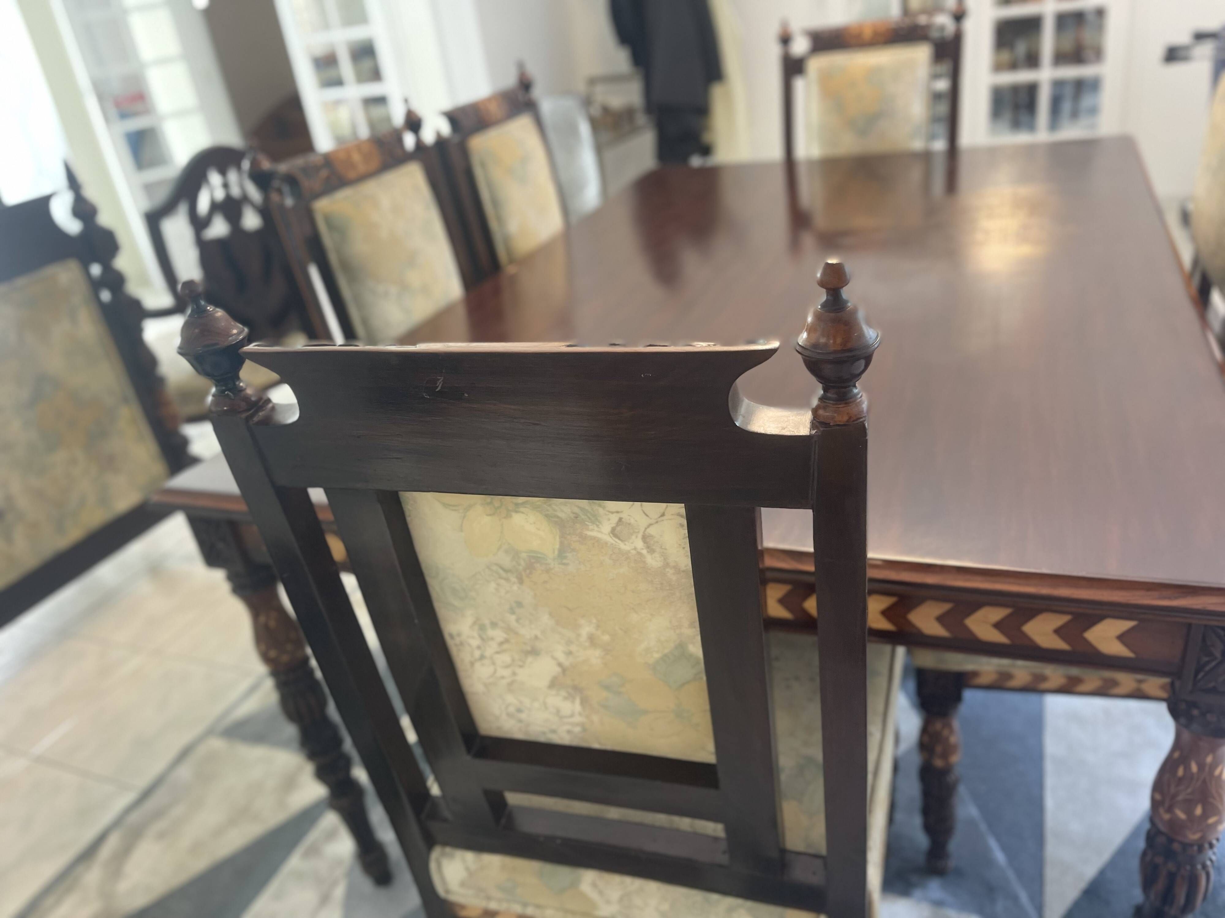 Dining table and 6 carved wooden chairs - Classic style - Chiniot, Pa