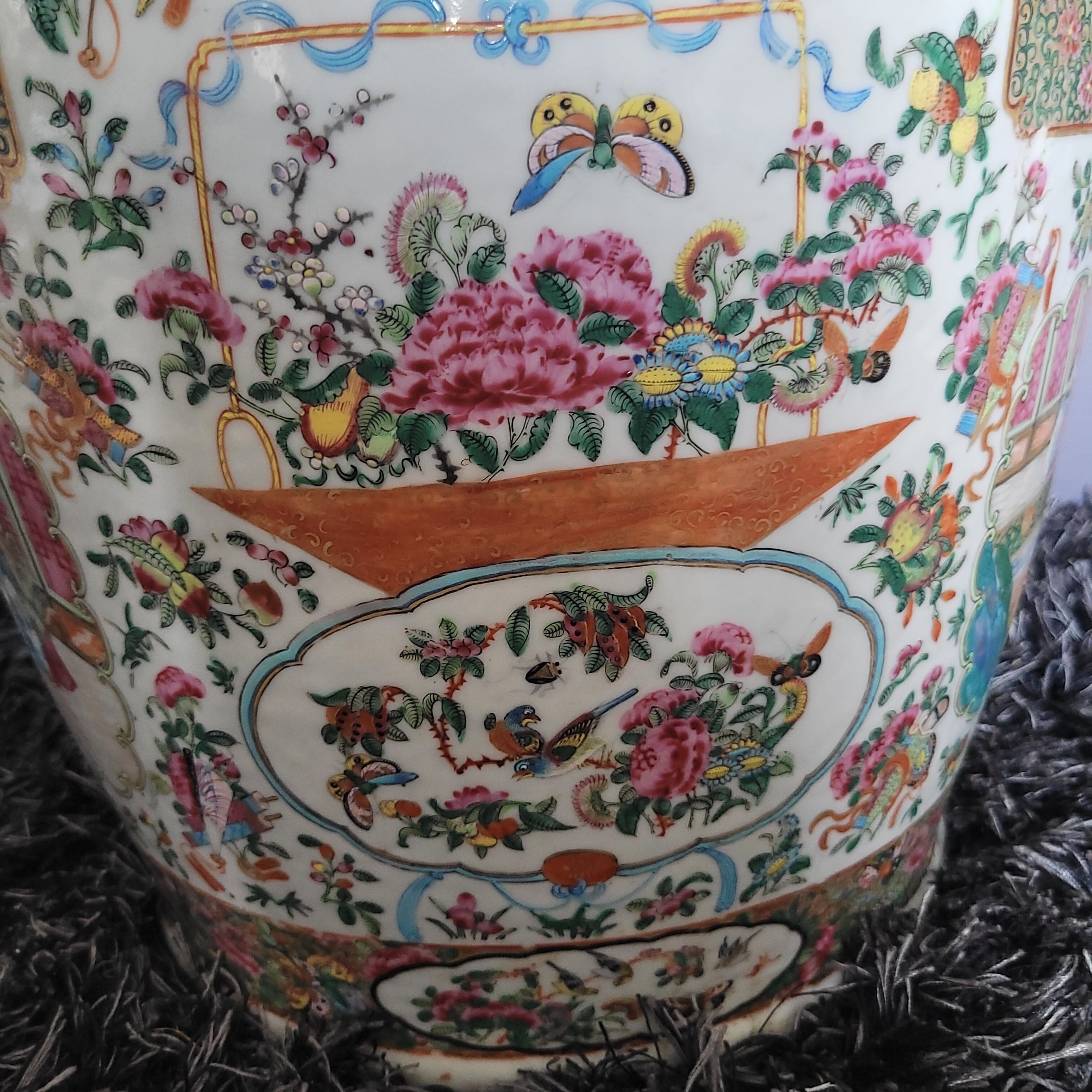 Very large Chinese vase (92 centimeters)