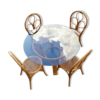Table and chairs set