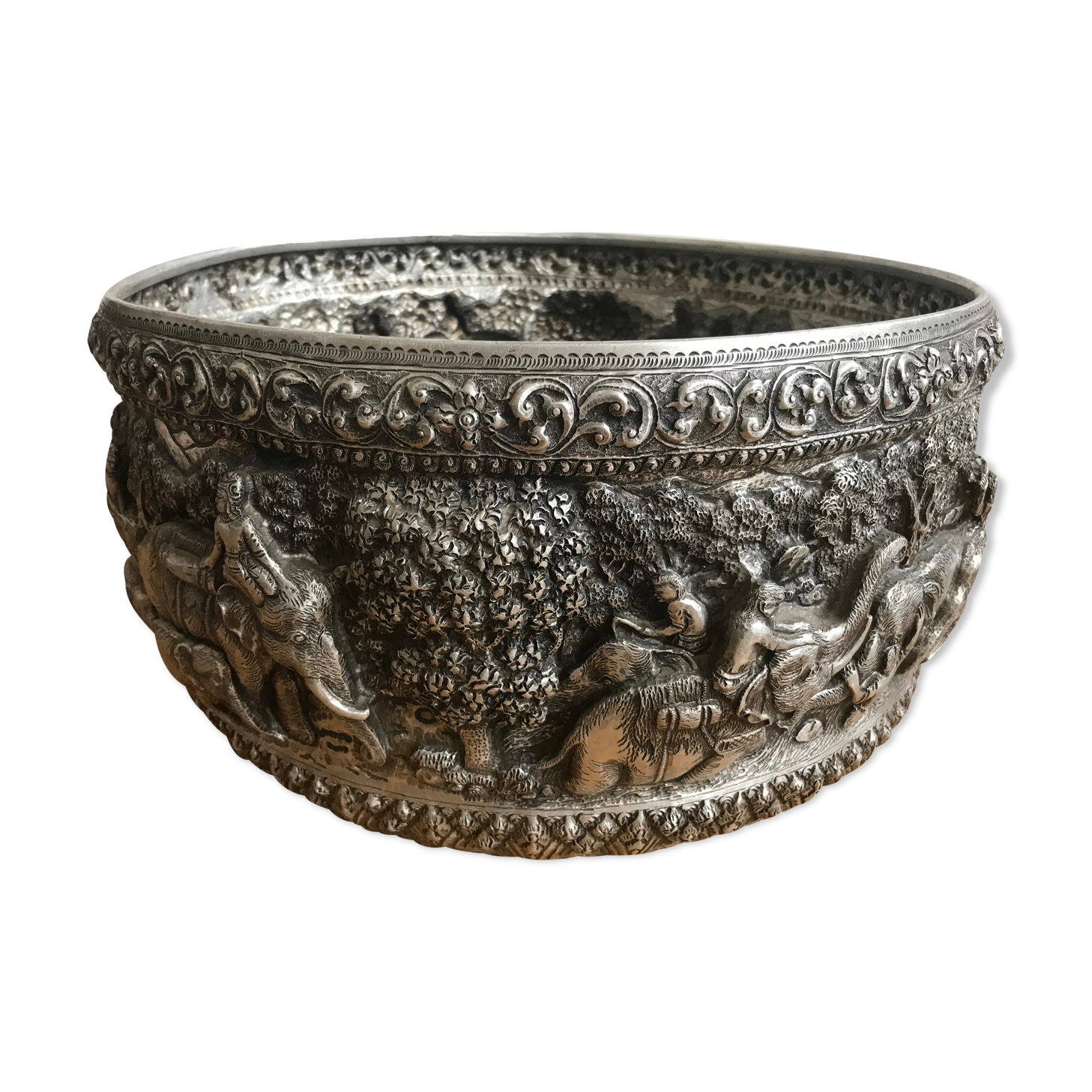 Hammered metal pot cover