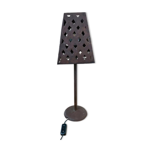 Lampe en tôle ajourée