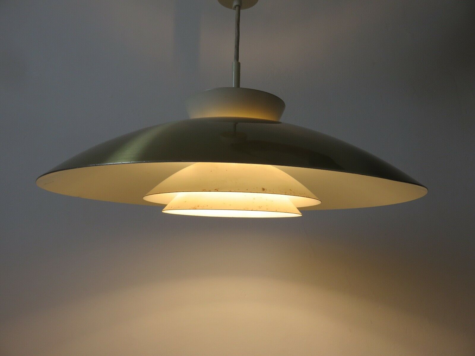 Suspension scandinave aluminium doré années 70