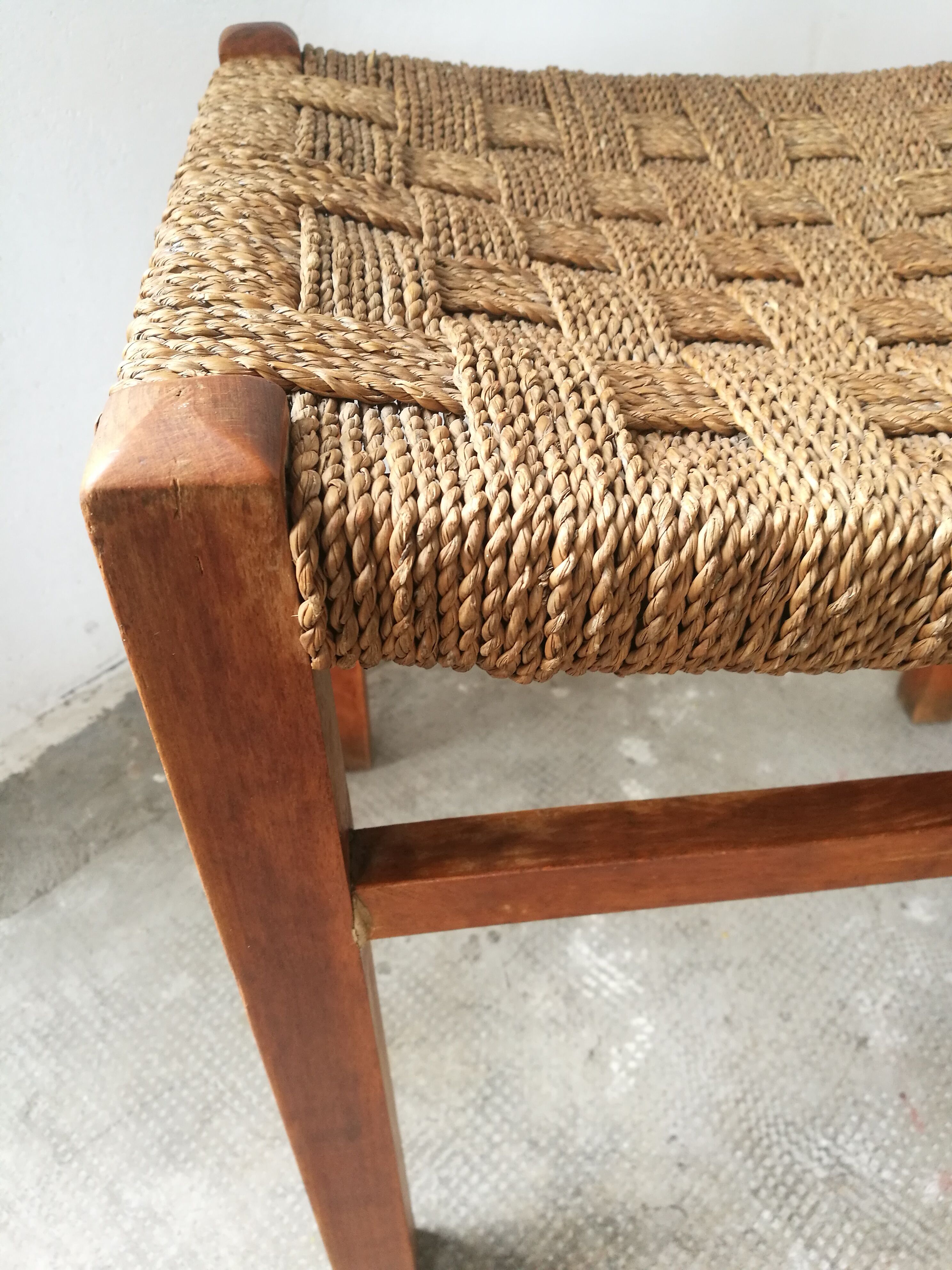Vroom and Dreesmann rope stool