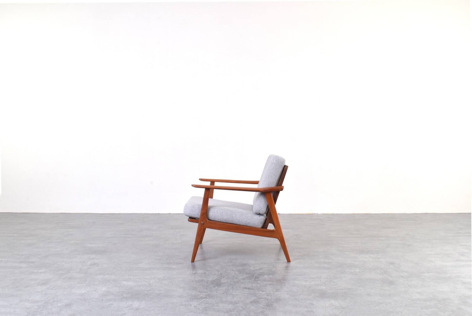 Fauteuil en teck danois des années 1960.
