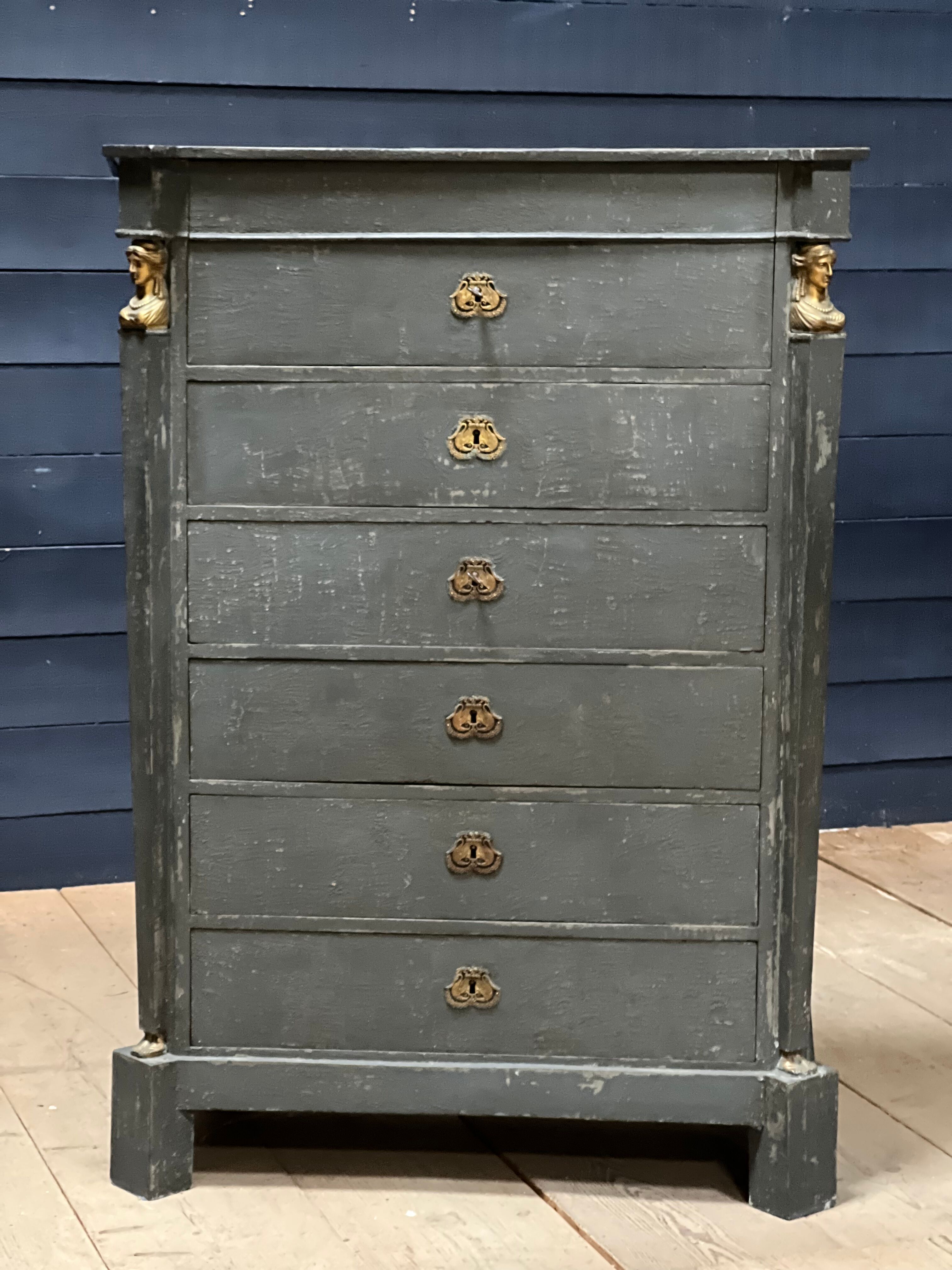 Commode patinée