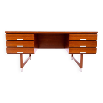 Teak Desk, Eigil Petersens Mobelfabrik, Denmark, 1960s. After renovation.