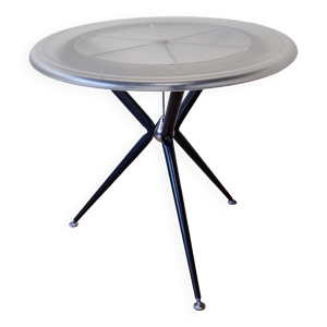 Table d'appoint tripode, design